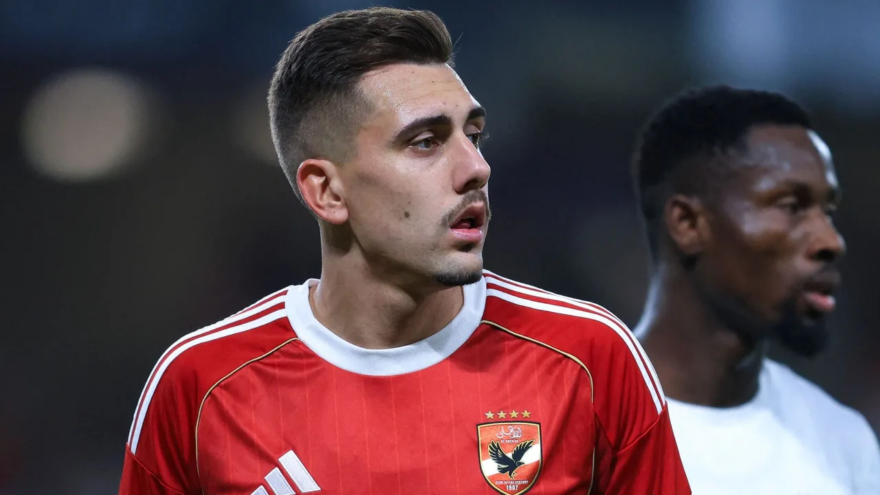 عرض بولندي مغرٍ.. الأهلي يدرس بيع جراديشار ويفاوض نجم الطلائع